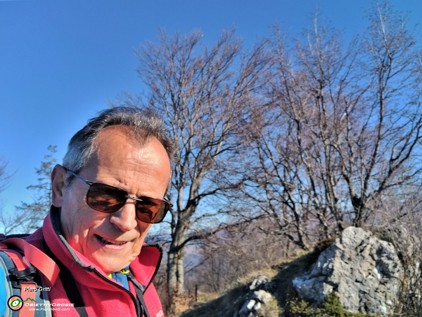 24 Selfie alla cima della Corna Bianca (1228 m).jpg